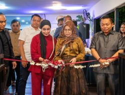Meresmikan Meet Up Cafe dan Resto Dengan Bupati Kapuas