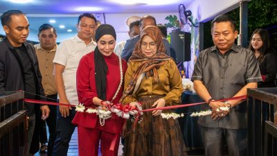 Meresmikan Meet Up Cafe dan Resto Dengan Bupati Kapuas