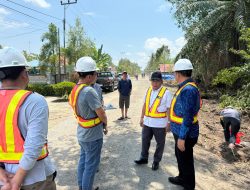 Bupati Kapuas Tinjau Progres Rekonstruksi Jalan di Kecamatan Tamban Catur