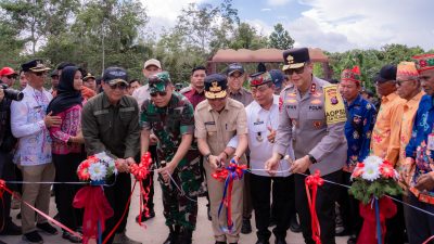 Bupati Kapuas Hadiri Peresmian Jembatan Sei Pasah dan Terusan serta Mako Airud Polres Kapuas