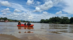 Tim SAR cari satu anggota Polri dan ABK hilang di Sungai Barito wilayah Barut
