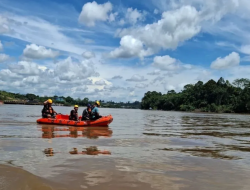 Tim SAR cari satu anggota Polri dan ABK hilang di Sungai Barito wilayah Barut